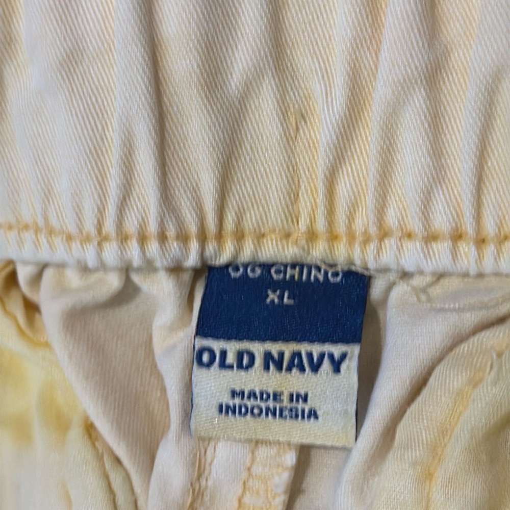 Women’s Old Navy OG Chino Yellow Wash Casual Shorts - Picture 4 of 9